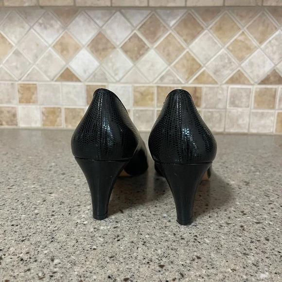 Salvatore Ferragamo Women’s Black Heel in Size 6.5 AA - Picture 7 of 11